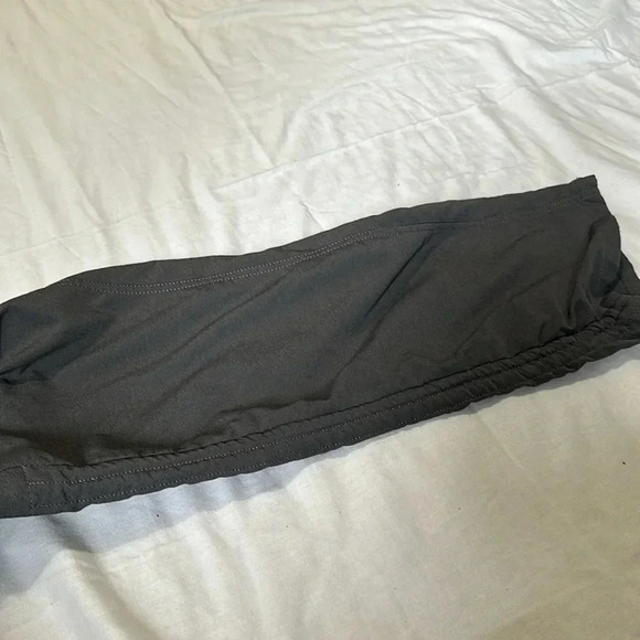 Kuhl Gray Trekr pants size 14 Short outdoor hiking - Picture 9 of 10